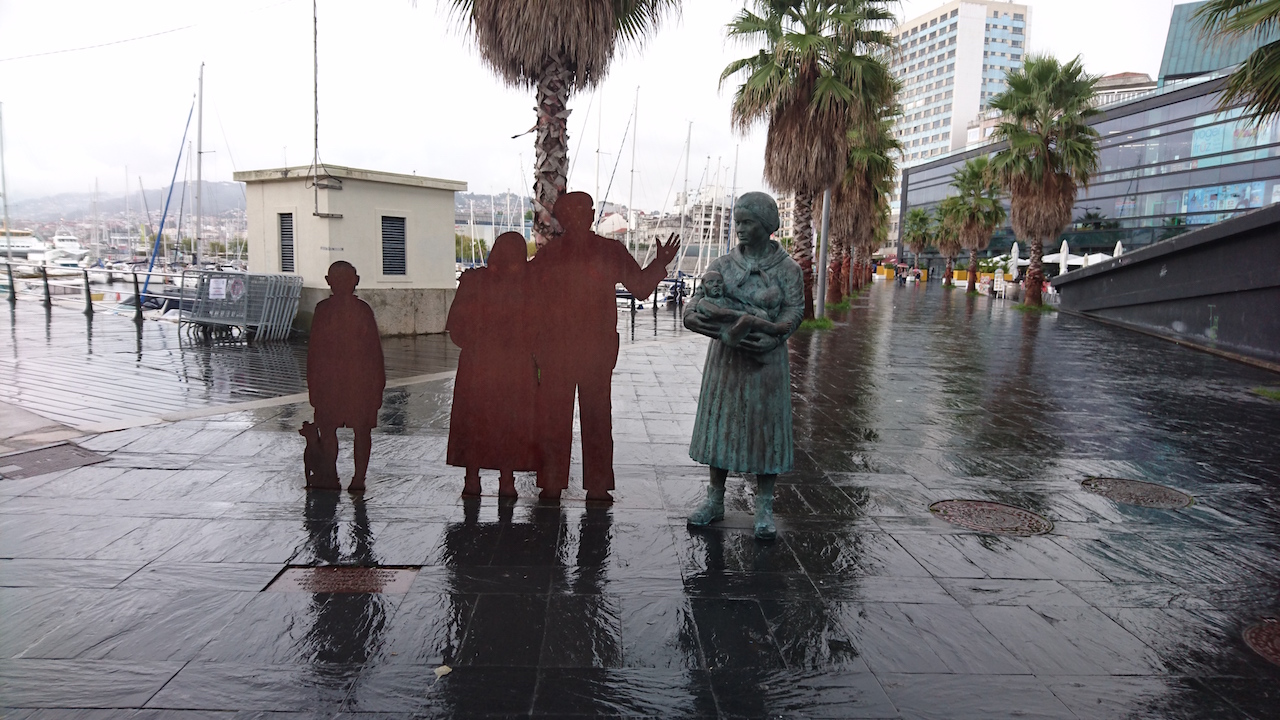 Poignant sculptures at Vigo station to reflect the high emigration from Galicia